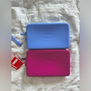 2 havaianas mini bags